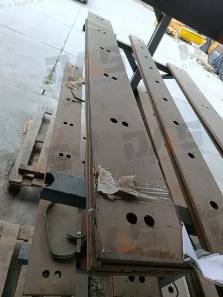Нож ковша Lonking 926 (2105х220х20) (СТ45) (с/о, вместо коронок, два ряда отверстий)