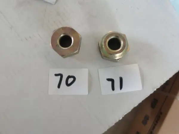 Гайка крепления переднего колеса (2-2,5 т)