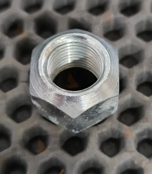 Гайка крепления заднего колеса