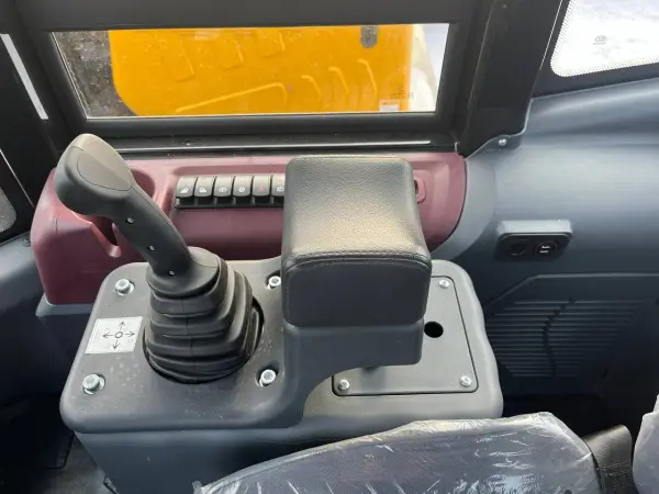Фронтальный погрузчик Lonking LG833NH